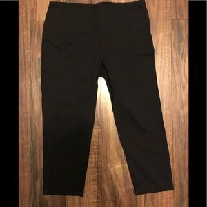 Black cropped pants
